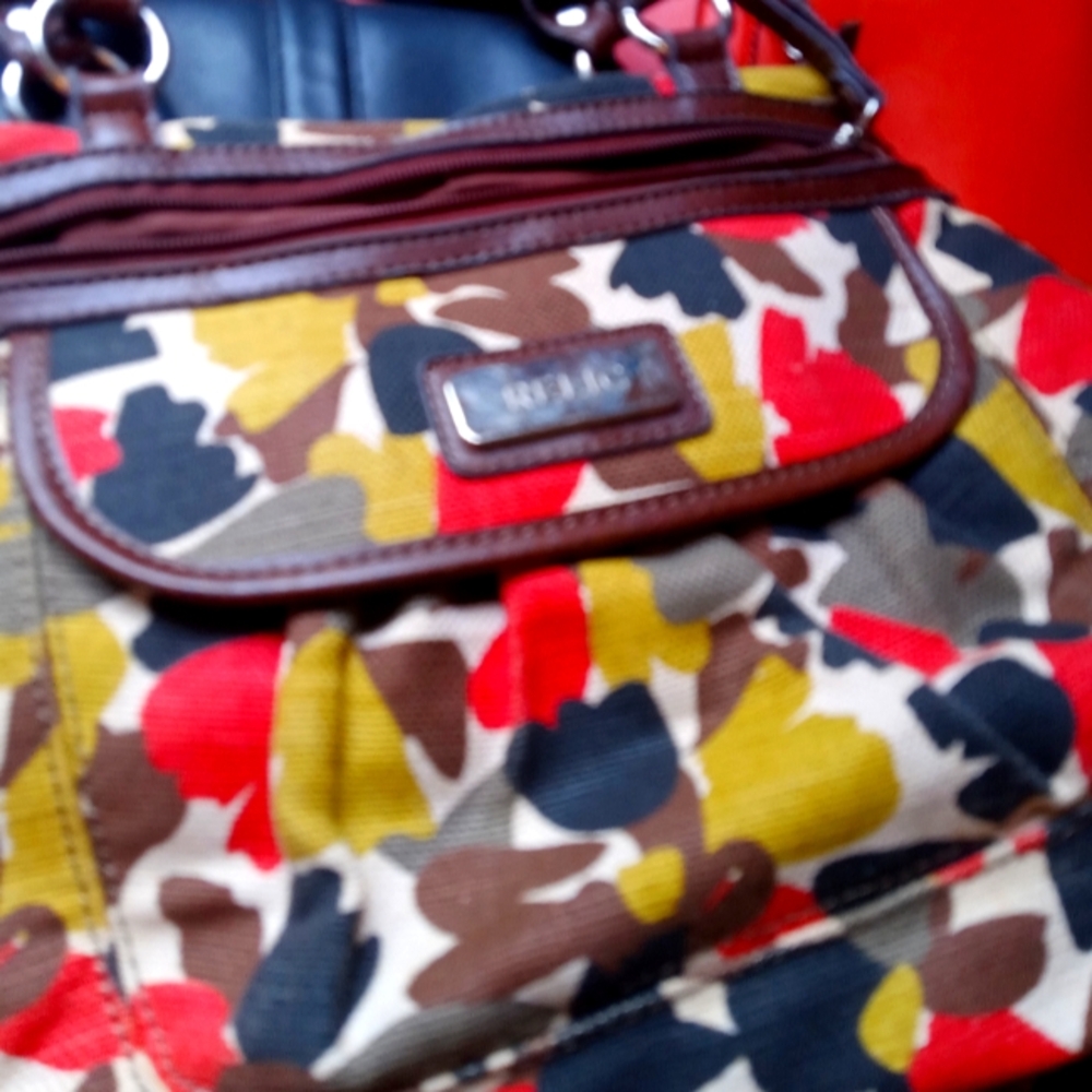 Relic Multicolor Camouflage Shoulder Bag